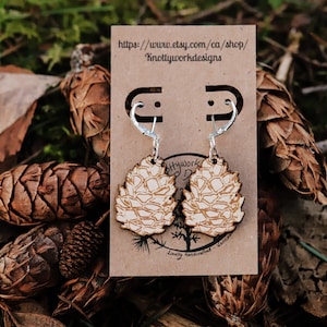 Pinecone oorbellen, natuur oorbellen, natuur sieraden, dennenappel sieraden, dennenappel bungelt, funky oorbellen, grillige oorbellen, natuurliefhebber