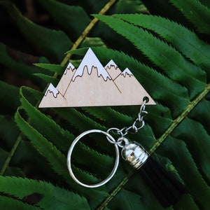 Nature keychain, hiking keychain, engraved keychain, mountain keychain, wood keychain, travel keychain, mountain scene, Rocky Mountains