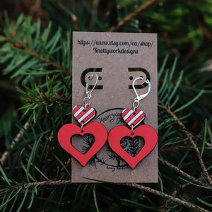 Brincos de coração para dia dos namorados, brincos de coração vermelho, brincos de coração vermelho pendurados, brincos descolados, brincos em formato de coração, brincos pendurados de amor