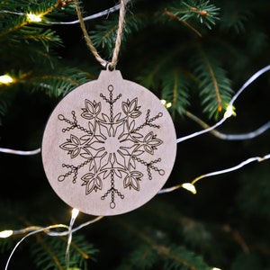 Adorno de copo de nieve, decoración de árbol de Navidad de madera, adorno de copo de nieve personalizado, adorno de copo de nieve de vidrio, adorno de madera de nieve
