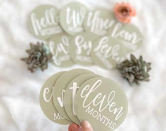 Monthly Milestone Markers, Acrylic Milestone Signs, Acrylic Baby Milestone Cards, Newborn Photo Props, Gift for New Baby, Custom Vinyl