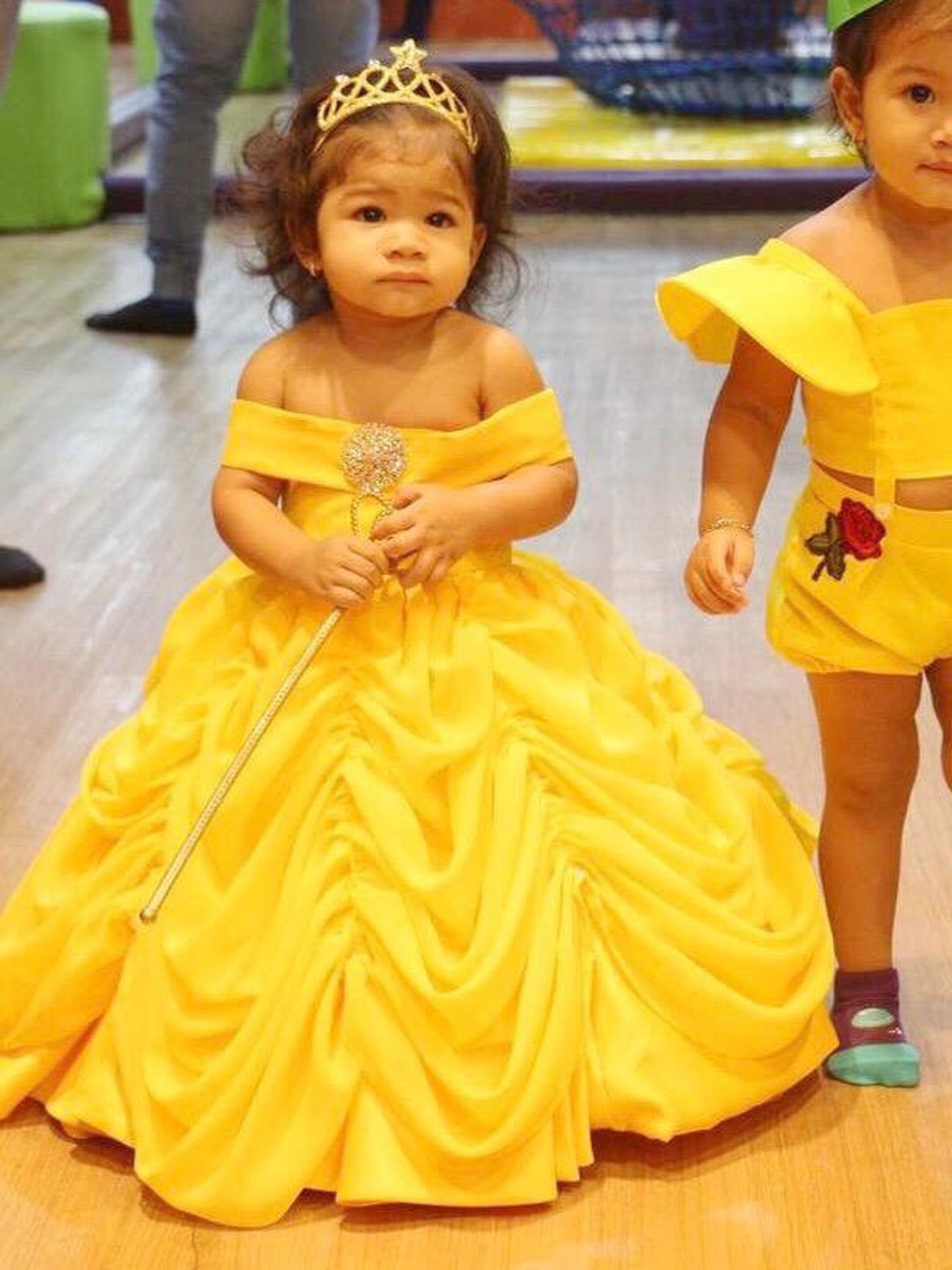 Disfraz De Princesa Bella Para Niña – Vestido Amarillo Con Accesorios (Corona, Varita, Joyas) – Talla 110cm
