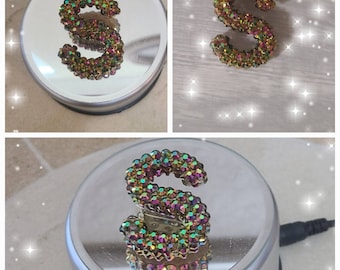 Broche con inicial