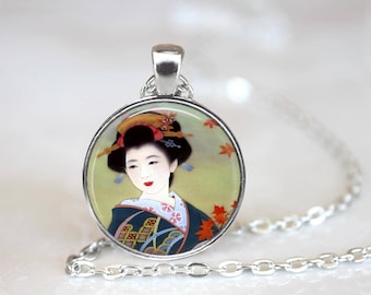 Japanese Geisha Pendant Necklace: Art Glass Jewelry