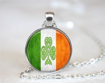 Irische Flagge Anhänger Halskette: Kleeblatt Schmuck, St. Patrick's Day Geschenk - kostenlose Geschenkbox inklusive