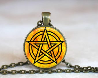 Wicca Pentagram Pendant Necklace: Occult Keychain Jewelry