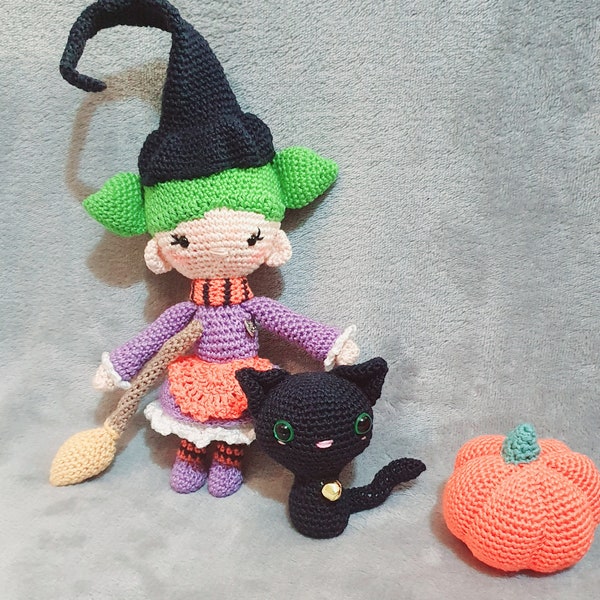 Combo d'Halloween - La méchante sorcière avec un balai, un chaton et une citrouille