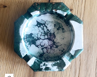 Resin ashtrays, individual pieces, fast shipping
