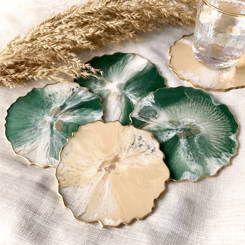Coasters ⎮ Dark green ⎮ Emerald green ⎮ made of epoxy resin ⎮ Wind technology image 1