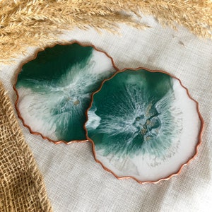 Coasters ⎮ Dark green ⎮ Emerald green ⎮ made of epoxy resin ⎮ Wind technology image 7
