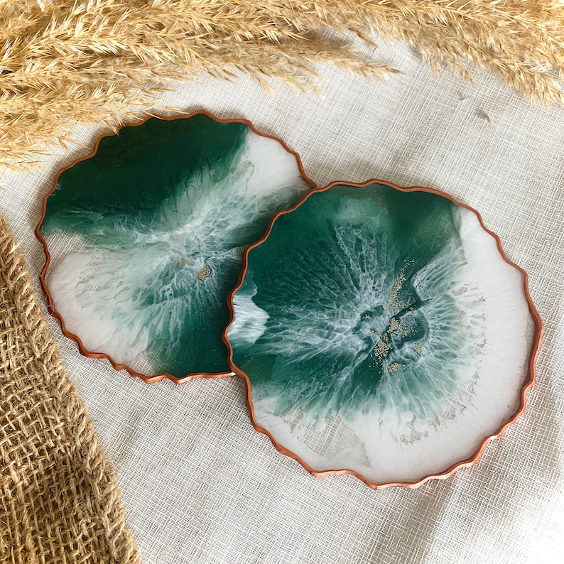 Coasters ⎮ Dark green ⎮ Emerald green ⎮ made of epoxy resin ⎮ Wind technology image 4