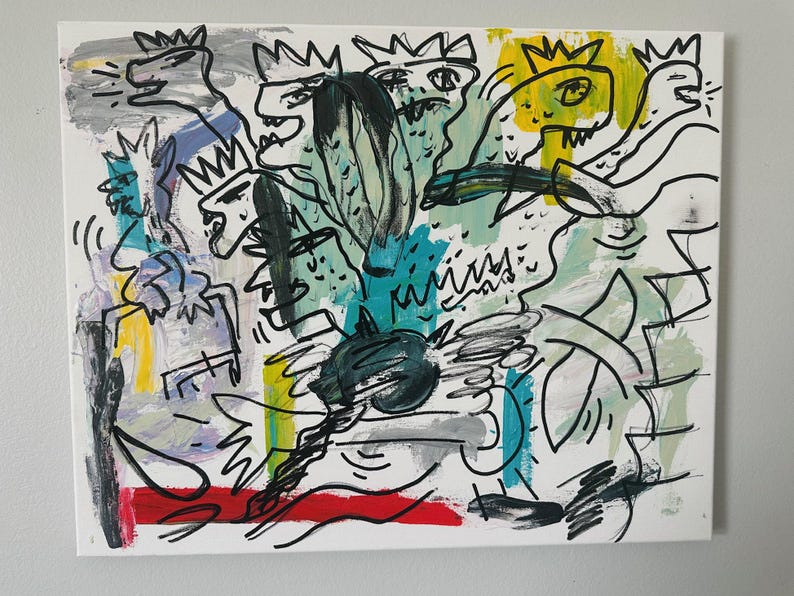 Może przedstawiać: Abstrakcyjny obraz na pł&oacute;tnie przedstawiający wiele postaci z koronami, obrysowanych na czarno na białym tle. Dzieło zawiera odważne pociągnięcia pędzla w kolorze ż&oacute;łtym, turkusowym, czerwonym i szarym.