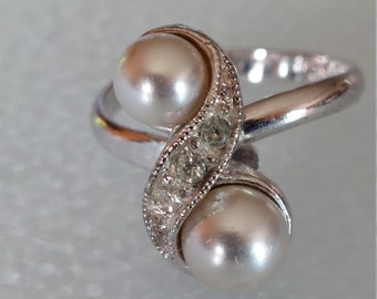 Vintage Jewelry Signed Sarah Coventry GB Faux Pearl Ring Minimalist Jewellery Elegant Ring Vintage Gold Pearl Ring Designer Ring