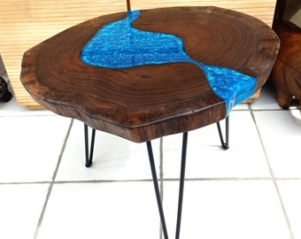 Couchtisch aus Walnussholz und Epoxidharz coffeetable Beistelltisch Massivholz Nussbaum