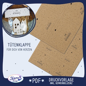以下が含まれることがあります： 茶色のクラフト紙の背景と黒い水玉模様のギフトタグの印刷可能なPDFテンプレート。タグのテキストは「Ein kleines Mitbringsel」と「Von Herzen」です。