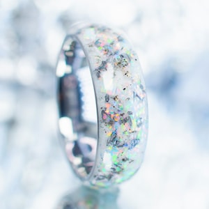 Anillo de ópalo de meteorito: Nebulosa del Ángel que brilla en la oscuridad, hecho a mano en carburo de tungsteno