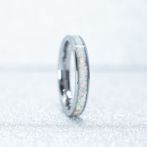 Anillo de ópalo blanco y cenizas conmemorativas hecho a mano de 3,2 mm de ancho para damas que brilla en la oscuridad