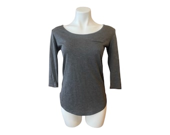 NWT Vintage 2000s Y2K Grey 3/4 Sleeves Scoop Neck Top S/M