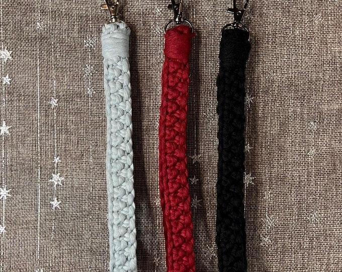 Macrame wristlet keychain, Braided Key Fob, Lobster Claw Keychain, Gift for Mom, Boho Keychain