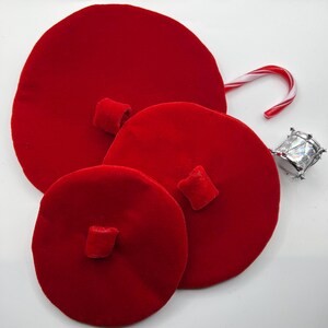 Red Velvet Pet Beret: Elegant Handmade Cat/Dog Costume