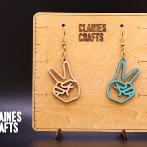 Boucles d’oreilles signe de paix SVG | Fichier découpé au laser à la main de la paix | Symbole de la paix Boucles d’oreilles hippies Svg | Fichier Glowforge | Boucles d’oreilles pendantes SVG | Paix SVG