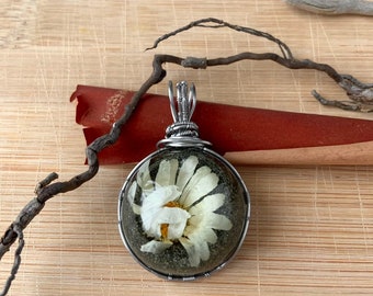 Daisy Flower Wire Wrapped Resin Pendant