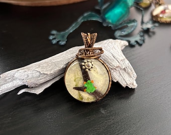 Tree frog Wire Wrapped Resin Pendant