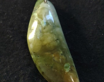 White and Chromium Nephrite Jade with Vulcan from Murphy Creek, WA, Free-form Toki Pendant