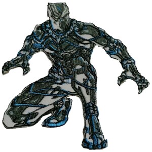 Puede incluir: Parche bordado de Black Panther con detalles azules. El superhéroe está en posición de cuclillas con los brazos extendidos.