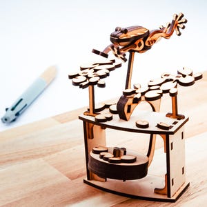 PLIK CYFROWY - Balance FROG - wycinane laserowo pilniki do zabawek na biurko. Instrukcja dołączona.