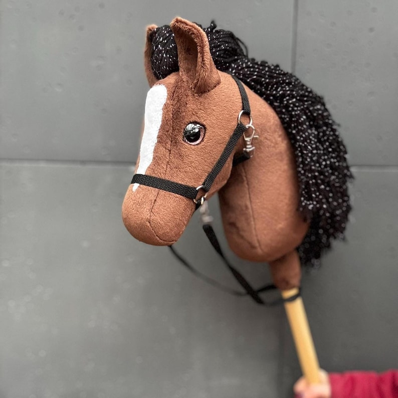 Sew-your-own plush hobby horse – a creative project for parents who want to make a toy filled with love