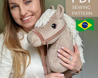 Modello per cucire un cavallino di legno: giocattolo fai da te a forma di cavallo di legno (PDF - Portoghese brasiliano)