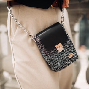 Borsa a tracolla per telefono all'uncinetto con pelle - Custodia a tracolla per telefono - Porta cellulare - Custodia in pelle per telefono - Regalo di Natale unico per le donne