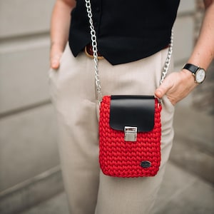 Borsa a tracolla piccola in pelle rossa per telefono - Borsa da viaggio in pelle - Custodia a tracolla per telefono - Borsa per cellulare all'uncinetto - Regalo di Natale unico per le donne