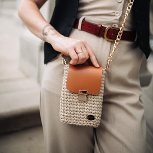 Graziosa borsa a tracolla per cellulare all'uncinetto con pelle - Borsa per cellulare all'uncinetto - Custodia a tracolla per telefono - Borsa da viaggio all'uncinetto per donna