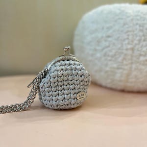 Gehäkelte Mini-Brieftasche, niedliche Spange Geldbörse, kleiner Geldbeutel, Kiss-Lock-Geldbörse, Geburtstagsgeschenk für sie einzigartig, Münzbeutel, kleine Brieftasche