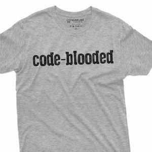 Op de afbeelding: Een grijs t-shirt met de tekst "code-blooded" in zwart gedrukt.