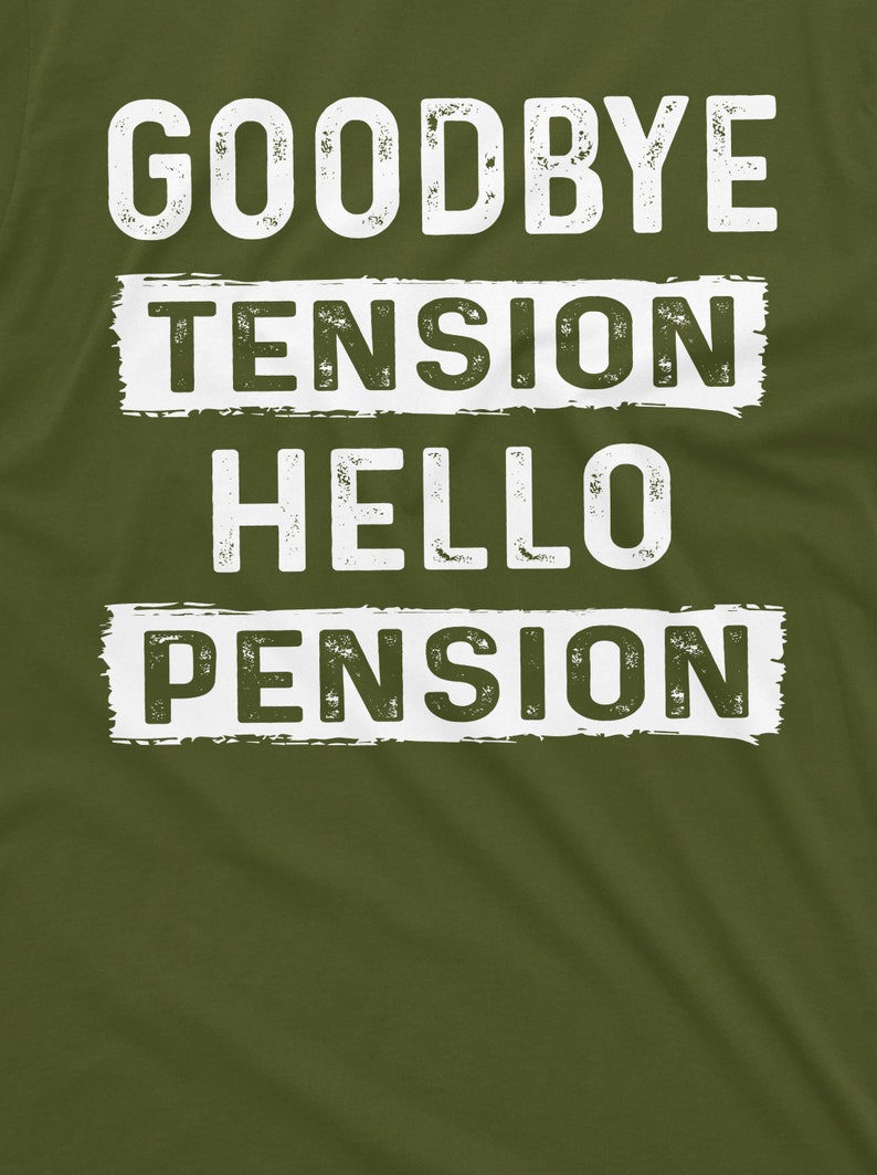 Pode incluir: Camiseta verde com texto branco que diz "Goodbye Tension Hello Pension".