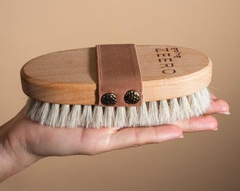 Szczotka do ciała z naturalnego włosia końskiego: peeling, wsparcie układu limfatycznego