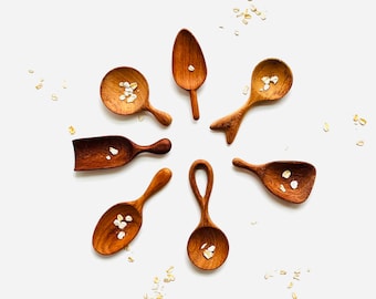 Geassorteerde handgesneden teakhouten lepel, biologisch liefdes keukengerei, natuurlijk houten servies handgemaakt, vintage kruidenlepels, vervaardigd ecocadeau
