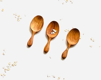 Diverse handgesneden houten lepels, biologisch liefdes keukengerei, natuurlijk houten servies handgemaakt, vintage kruidenlepels, vervaardigd ecocadeau