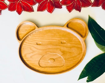 Assiette d’ours sculptée à la main Plateau en bois divisé pour enfants Cadeau d’anniversaire pour tout-petits, Assiette d’animal pour enfants, Cadeau en bois personnalisé pour les enfants, Cadeau zéro déchet