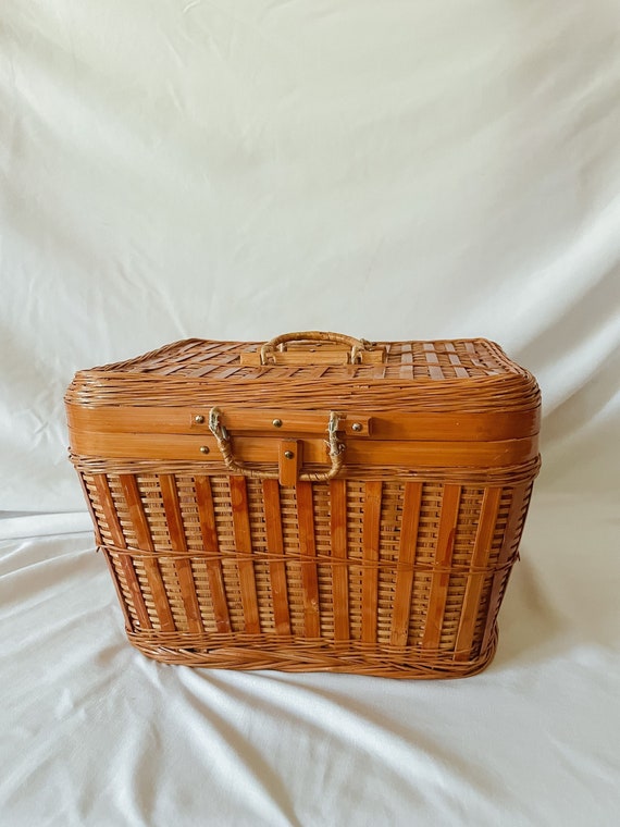 vintage bamboo picnic Gem