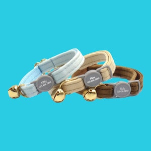 Breakaway Samt Personalisiertes Katzenhalsband, individuell graviertes Kätzchen Namenshalsband, Sicherheitsschnalle, freie Glocke, Katzengeschenk, blaues, braunes Halsband