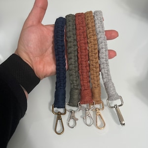 Macrame Keychain Wristlet, boho wristlet, key ring bracelet, wristlet for keys, wristlet strap