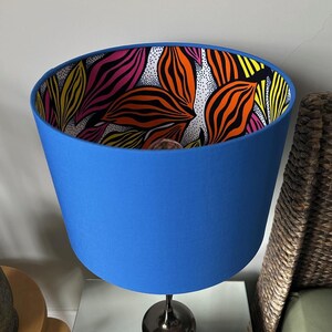 Dubbelzijdige lampenkap - 30 cm diameter ‘The Light(n)ing Seeds’ Ankara-print