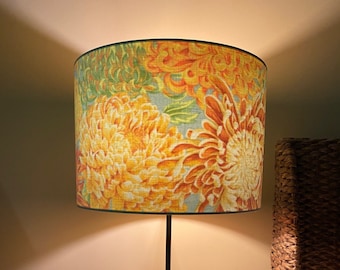 Dubbelzijdige Kaffe Fassett stoffen lampenkap - 30 cm diameter met 'Japanse chrysant' ontwerp