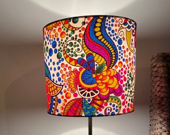 Pantalla de lámpara de una sola cara - 20 cm de diámetro con burbuja 'Colour Pop' y tejido Ankara de patrón floral