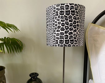 Abat-jour simple face - 20cm de diamètre avec tissu imprimé animal noir et blanc