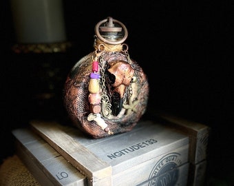 Pirate. Flask. Renaissance Festivals. Weddings. Wife Gift. Husband Gift. Fathers Day Gift. Groomsmen Gift. Raven Skull